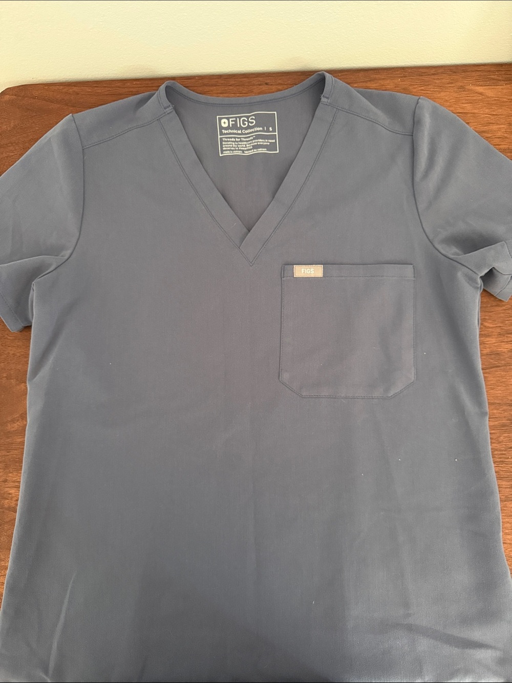 FIGS Women’s V-Neck Pocket Tee